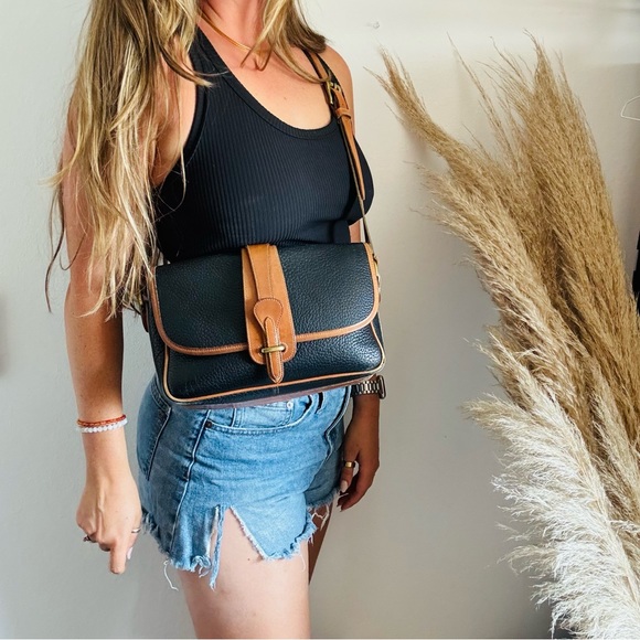 VINTAGE DOONEY BOURKE Black Cognac Brown Leather Gold Metal Crossbody Purse Bag - Picture 9 of 16